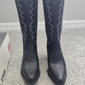 Dingo Black Heeled Boots with Silver Stitching